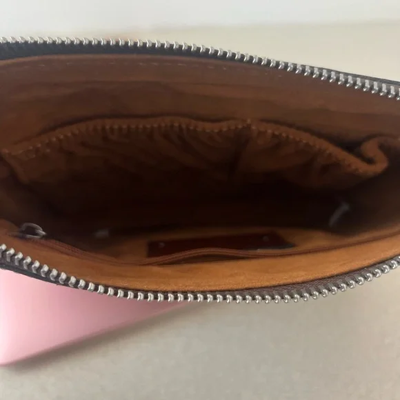 Patricia Nash Wristlet-*defects* - Picture 10 of 10